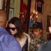 O cantor Justin Bieber foi ao restaurante com a modelo Kendall Jenner em Paris