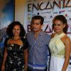 Paloma Bernardi e Thiago Martins vão à pré-estreia do filme 'Encantados' em um cinema de Botafogo, no Rio de Janeiro