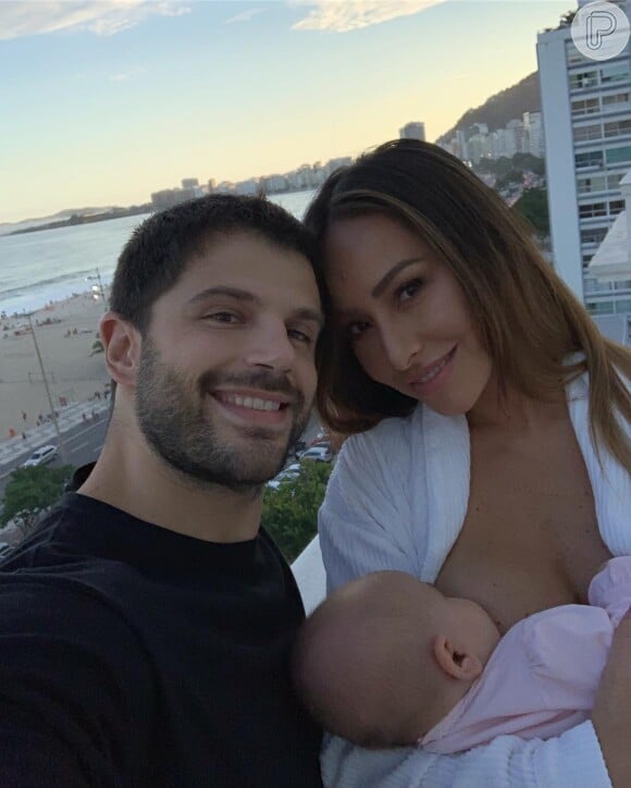Sabrina Sato e Duda Nagle estavam no Rio de Janeiro com Zoe, filha do casal