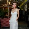 Leona Cavalli apostou em um vestido longo branco da marca Martu e batom vermelho na coletiva da novela das 18h da TV Globo, "Órfãos da Terra', que aconteceu no dia 14 de março de 2019, no Rio de Janeiro