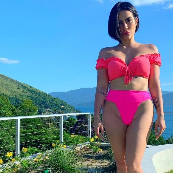 Cleo passou por lipoaspiração no começo da semana