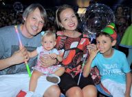 Em família! Eliana vai ao circo com filhos, Manuela e Arthur, noivo e mãe. Fotos