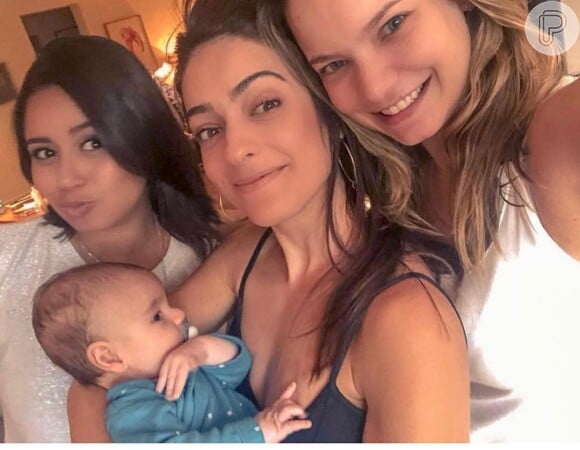 Filho de Milena Toscano foi paparicado por amigas da mãe Vanessa Grabeel e Lisandra Cortes