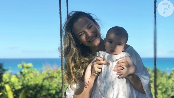 Filho de Milena Toscano, João Pedro, de 6 meses, rouba a cenas nas redes sociais