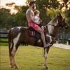Andressa Suita se derrete por foto de Gusttavo Lima e filho Gabriel no cavalo, postada por ele no Instagram na terça-feira, dia 20 de março de 2019