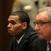 Chris Brown enfrenta inúmeros processos judiciais por causa de constantes agressoes e confusões