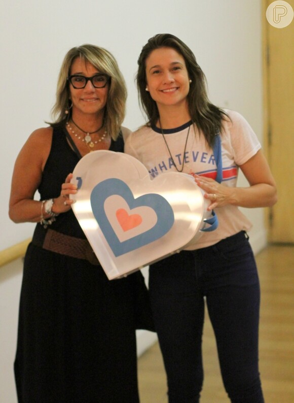 Fernanda Gentil recebeu a mãe, Martha, em estreia de monólogo