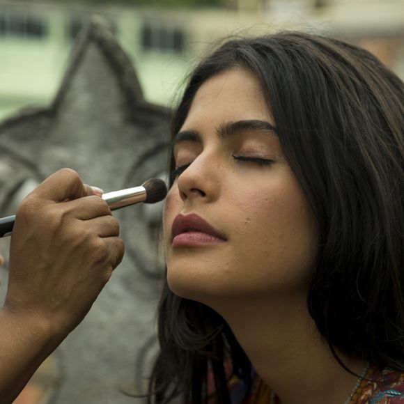 A nova novela das seis, "Órfãos da Terra", aposta em uma make com foco nos olhos