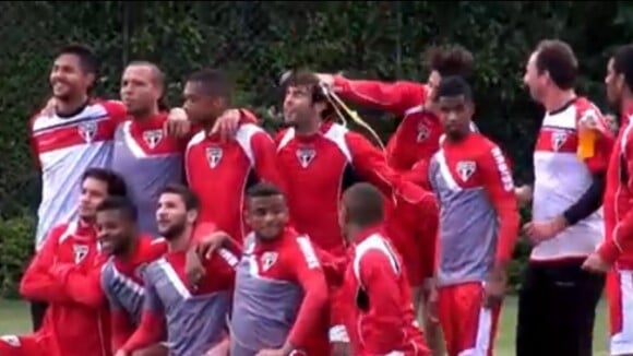 Kaká leva ovada de Alexandre Pato em treino após ser convocado por Dunga