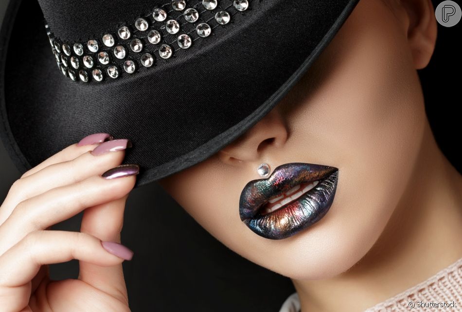 Dicas de como usar pigmentos e sombras metalizada nos lábios. Veja fotos