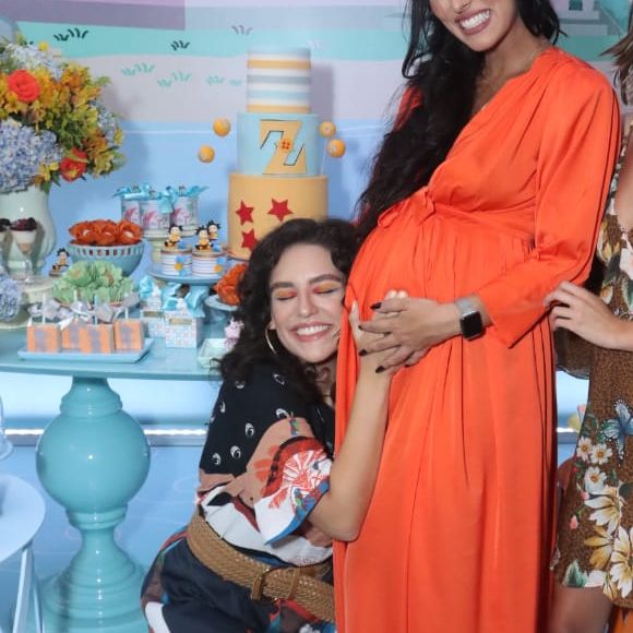 Kéfera e Anna Rita Cerqueira se divertem em chá de bebê de filho de Jade Seba