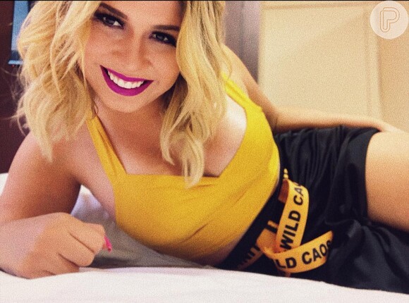 Marília Mendonça publica foto com look decotado no Instagram, em 31 de março de 2019