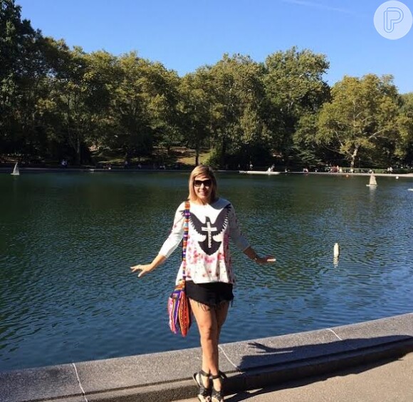 Carla Perez posa no Central Park