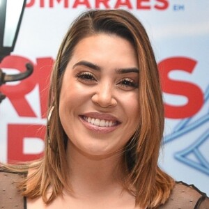 Naiara Azevedo apostou em look all black para prestigiar pré-estreia do filme 'De Pernas pro Ar 3' nesta segunda-feira, 1 de abril de 2019