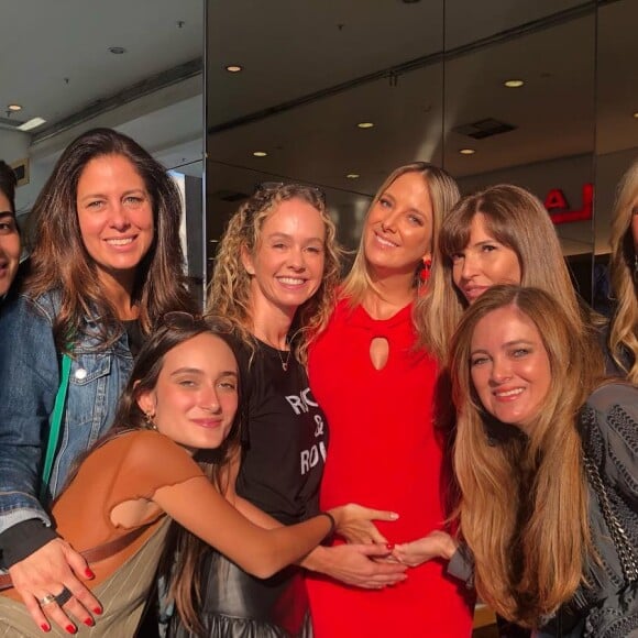 Ticiane Pinheiro elegeu um vestido vermelho cutinho para ir ao cinema, nesta terça-feira, dia 03 de abril de 2019