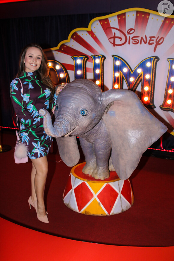 Larissa Manoela se emocionou ao assistir o filme 'Dumbo'