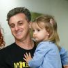 Angélica e Luciano Huck levam a filha, Eva, para show no Rio na noite deste sábado, 4 de outubro de 2014