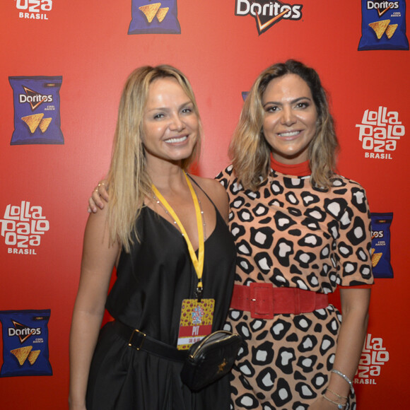 Antes do show, Eliana posou para uma foto com a promoter Carol Sampaio