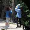 Daniella Sarahyba levou a filha caçula, Rafaella, de 5 meses, para passear na Lagoa Rodrigo de Freitas, na Zona Sul do Rio de Janeiro. Acompanhada por uma babá, a modelo fez pose para várias fotos segurando sua bebê
