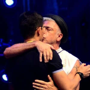Lulu Santos e o analista de sistemas Clebson Teixeira ficaram noivos em janeiro, quando o cantor foi surpreendido com pedido de casamento em show