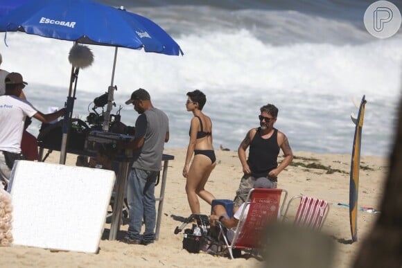Beatriz Damini usou biquíni ao gravar cenas da novela 'Malhação: Toda Forma de Amar' em praia do Rio, nesta quinta-feira, 11 de abril de 2019