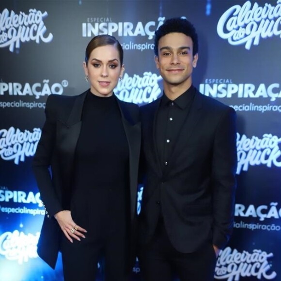 Sophia Abrahão e Sérgio Malheiros apostaram em looks de alfaiataria all black para a gravação do especial Caldeirão do Huck