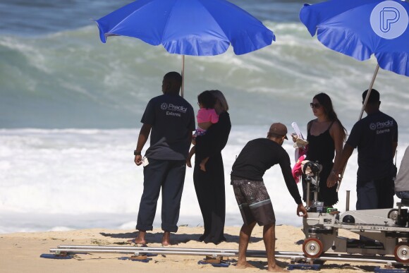 Paloma Duarte gravou cenas da nova temporada de 'Malhação' em praia do Rio