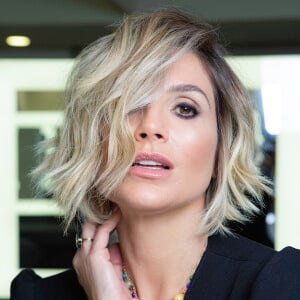 Flávia Alessandra teve meu corpo e cabelo elogiado em foto de biquíni