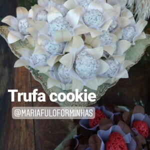 Cauã Reymond e Mariana Goldfarb fizeram os doces com uma confeiteira local