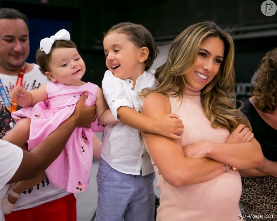 Filhos de Patricia Abravanel, Pedro e Jane roubaram a cena ao visitarem a mãe no SBT Purepeople Filhos de Patricia Abravanel, Pedro e Jane roubaram a cena ao visitarem a mãe no SBT Purepeople