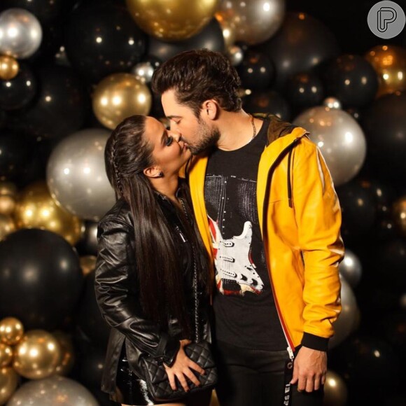 Maiara e Fernando Zor trocaram beijos em festa de aniversário do sertanejo