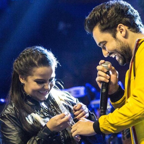 Dupla de Maraisa, Maiara presenteou Fernando Zor com uma pulseira de corda de violão de ouro branco