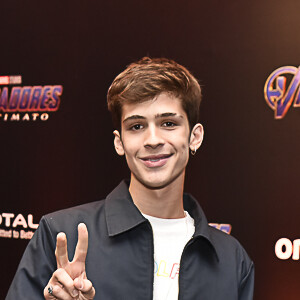 João Guilherme Ávila levou a namorada, Jade Picon, para a estreia do filme 'Os Vingadores'