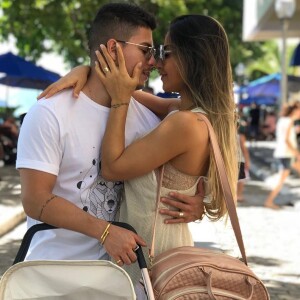 Mayra Cardi é casada com Arthur Aguiar, com quem tem Sophia