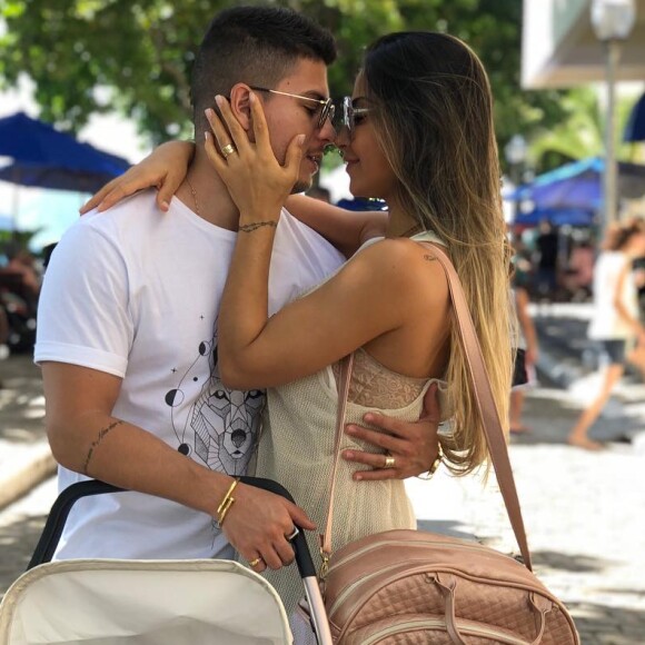 Mayra Cardi é casada com Arthur Aguiar, com quem tem Sophia