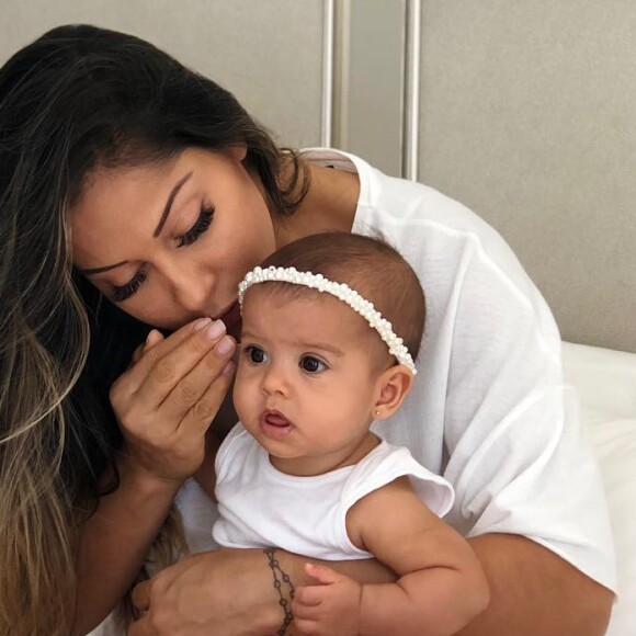 Mayra Cardi ganhou elogio de Andressa Suita após publicar foto com a filha