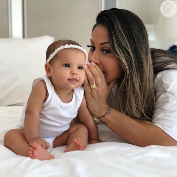 Andressa Suita ficou encantada com foto de Mayra Cardi com a filha