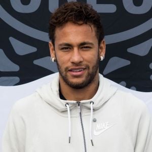 Neymar dá soco em torcedor após PSG ficar em segundo lugar na Copa da França, em 27 de abril de 2019