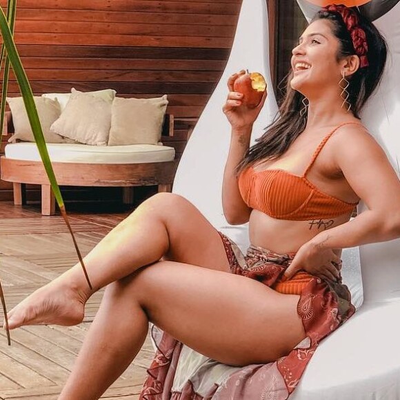 Mileide Mihaile postou foto de biquíni e ganhou elogio do namorado, Wallas Arrais, neste domingo, 28 de abril de 2019