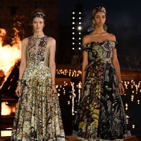 Vestidos esvoaçantes e muita estampa no desfile da Dior em homenagem à África