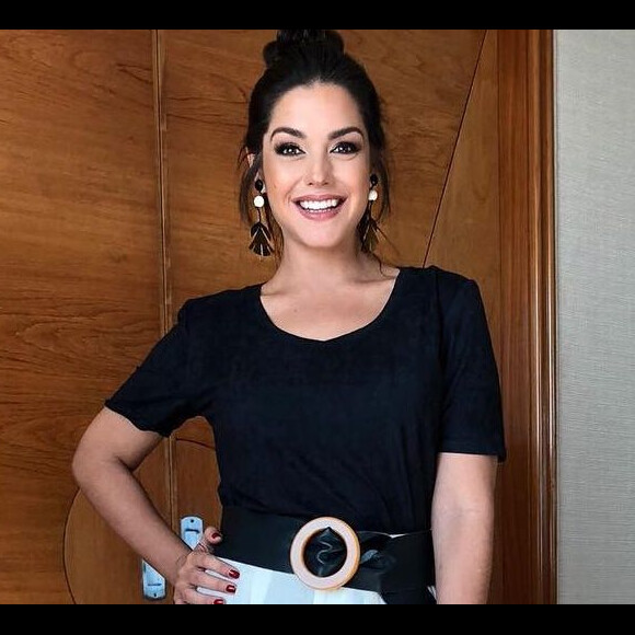 Thais Fersoza se surpreendeu com tamanho da perna em look na segunda-feira, 29 de abril de 2019