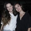 Nathalia Dill e Marina Moschen curtiram juntas o show da banda Los Hermanos no Maracanã