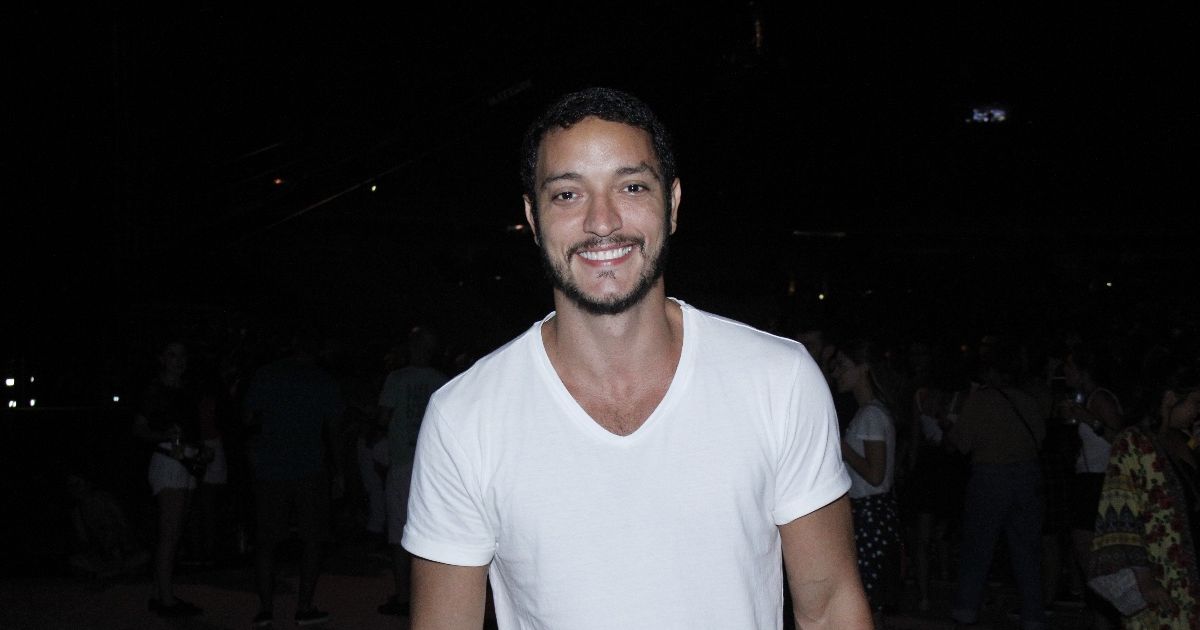 Allan Souza Lima no show da banda Los Hermanos no Maracanã - Purepeople