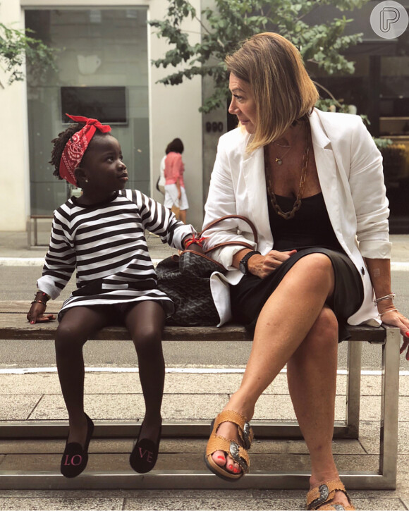 Giovanna Ewbank posta vídeo com a mãe, Débora, jogando 'Eu nunca' e elas compartilharam momentos que ficaram envergonhadas com seus filhos