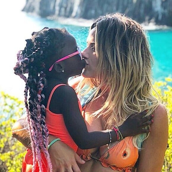 Em seu canal no YouTube, Giovanna Ewbank revela momento de vergonha que enfrentou com Titi em avião