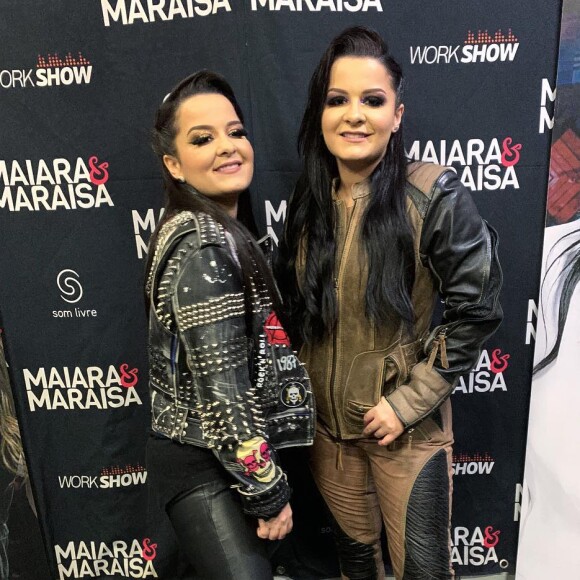 Maiara e Maraisa combina looks com blazer para show em Campo Grande, no Mato Grosso do Sul