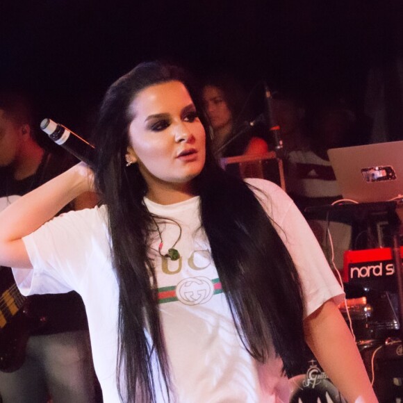 Dupla de Maiara, Maraisa elege camisa da Gucci para show em Campo Grande, no Mato Grosso do Sul