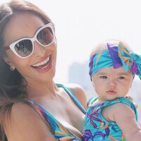 Sabrina Sato combina estampa de look praia com a filha, Zoe: 'Coladinhas'