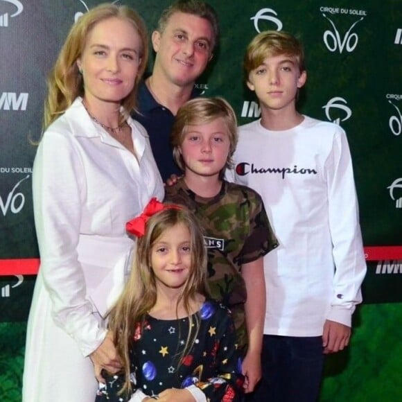 Angélica é homenageada por Luciano Huck com foto ao lado dos filhos no Dia das Mães, em 12 de maio de 2019