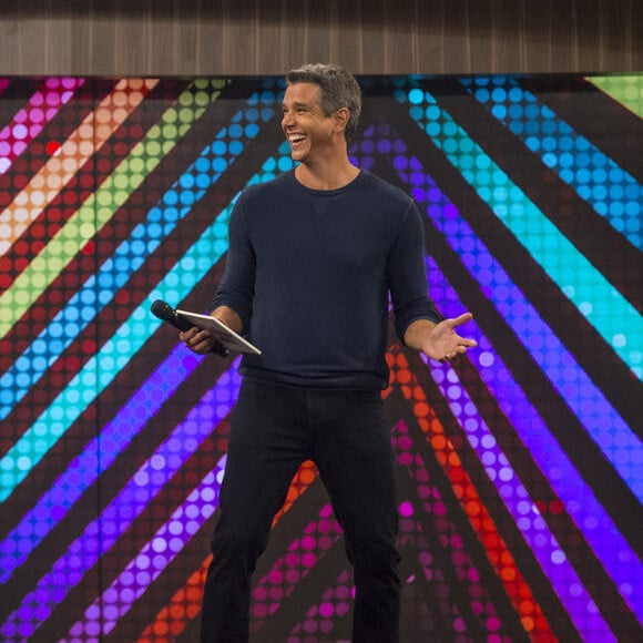Marcio Garcia fez um pedido para o telespectador: 'Converse com sua filha e ensine que gays existem de fato'